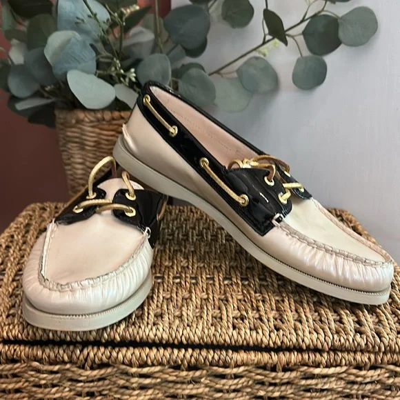 Sperry women’s pearlescent Cream black patent Leather top sider lace 8.5 loafers - Picture 14 of 14